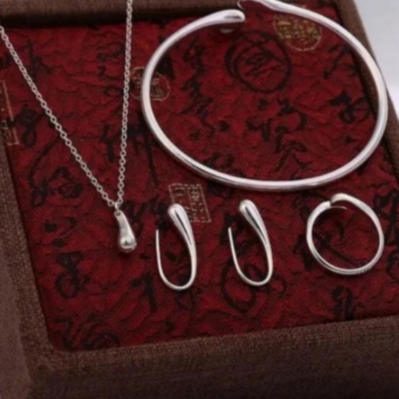 925 Sterling Silver Waterdrop Jewelry Set Bracelet Necklace Earrings and Ring - Picture 7 of 16
